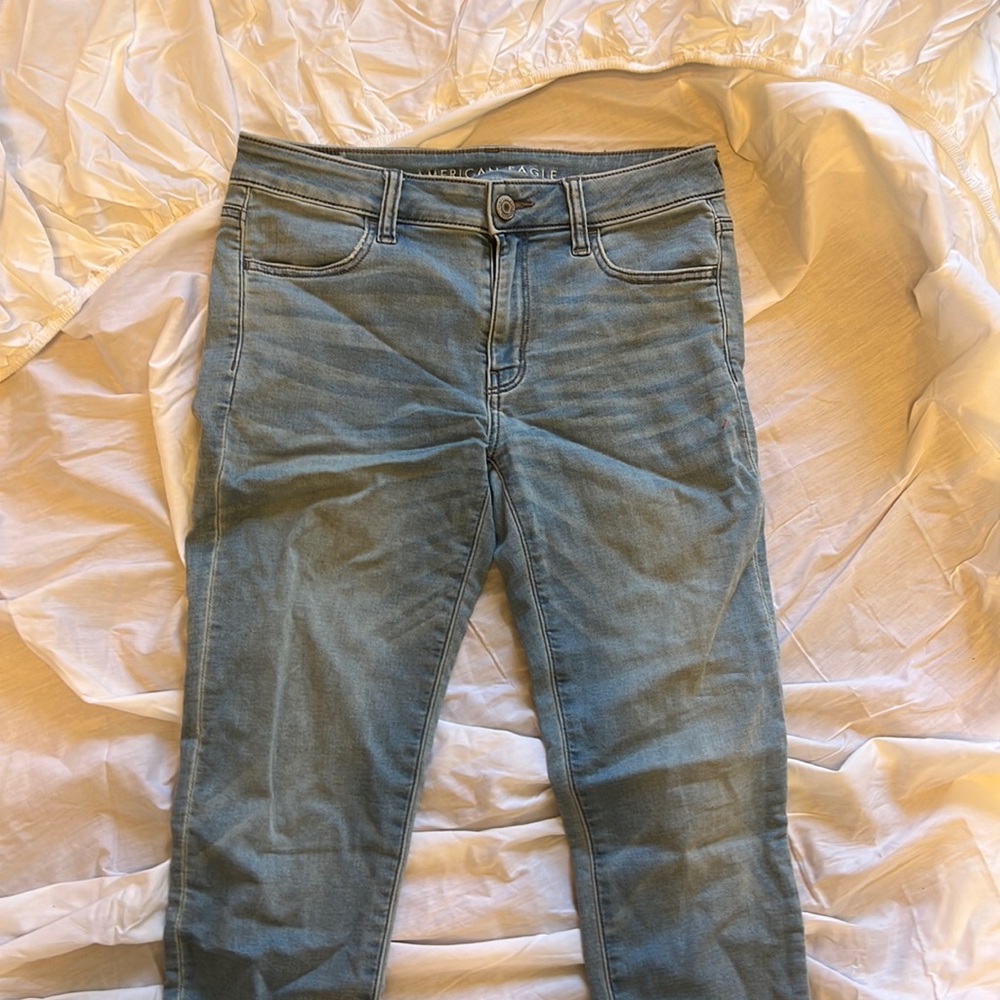 American eagle light wash jeans. Size 6